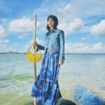 Chantalle Ng Instagram – Dive into style as deep as the ocean and as vast as the sky 🌊 

Explore the second drop of #PoloRalphLauren × #NaiomiGlasses, where vibrant hues meet traditional Navajo patterns. 

#RLArtistInResidence
