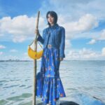 Chantalle Ng Instagram – Dive into style as deep as the ocean and as vast as the sky 🌊 

Explore the second drop of #PoloRalphLauren × #NaiomiGlasses, where vibrant hues meet traditional Navajo patterns. 

#RLArtistInResidence