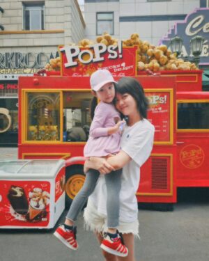 Chantalle Ng Instagram - Happiest trip with people I love most ❤️ 

& mama's @linmeijiao_ first time ever in @universalstudiossingapore 🥹