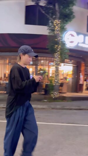 Chantalle Ng Instagram - 走过路过不要错过 🦵🗳️ 

#StarAwards2024 #红星大奖2024 #thisfriendshiptrippy #notsponsoredbychantalle #butwouldntmindbeingsponsored