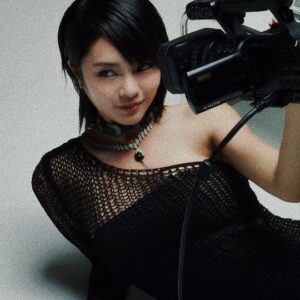 Chantalle Ng Instagram - A nod to 90s kids who grew up glued to the TV screen 🤘🏻

As a child, I tuned in every day. As an adult, I've stepped into the box to become one of the characters on screen.

我看呀看着电视，越来越有意思，说着我生命故事❤️

What started out as a spur of the moment idea, ended up taking a village to actualize. 

Special thanks to @drliangwf 老师 for giving us the green light to cover this all time favourite 🩷

I asked @aiainbaby if he'll be willing to make a guest appearance in the video, and he said yes immediately 🥹 Thank you 大哥! 

Thank you @carrieyeo @diyatangugu for rushing to the recording studio right after your red-eye flight at 8am to record the song with me. 

Thank you @tashaalow for lending your precious niece to make this cameo possible (shoutout to the cutest parents Nick & Lynette)

And most importantly, thank you my friends who produced this with me. 

@telescope.sg @jeremykieren @minhuahahaha for the entire video production. 
@donsonc for referencing the styling of the original MV and making it our own.
@kimxbby__ for painting my face beautifully, tricking people into thinking I woke up like this 
@sleepiingalien for nailing every hair style, every single time
@alimightyalicia for all your BTS content which I will always giggle while watching 
@nghaosheng for the re-arrangement and recording 

& of course, @the_celebrityagency for supporting my every step of the way ❤️ 

《看电视》
作词／作曲：梁文福
改编词： 黄暄婷
OP：大石音乐版权私人有限公司 Touch Music Publishing Pte Ltd