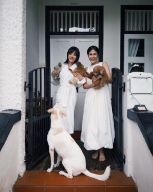 Chantalle Ng Instagram - Happy Valentine's Day ❤️ 
May you be surrounded by all the love in the world ✨️ 

#我家有两只狗 #两只鸡 #还有一个老aunty 🤭
