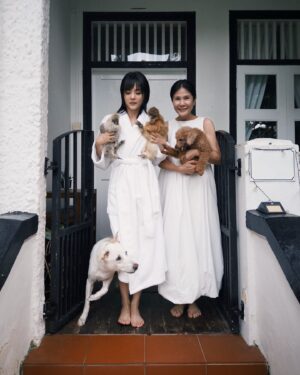 Chantalle Ng Instagram - Happy Valentine's Day ❤️ 
May you be surrounded by all the love in the world ✨️ 

#我家有两只狗 #两只鸡 #还有一个老aunty 🤭