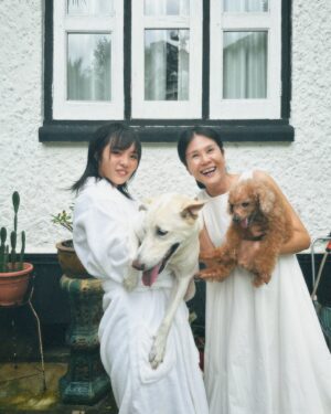 Chantalle Ng Instagram - Happy Valentine's Day ❤️ 
May you be surrounded by all the love in the world ✨️ 

#我家有两只狗 #两只鸡 #还有一个老aunty 🤭