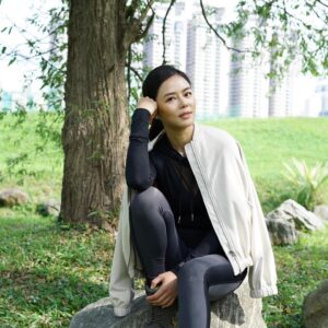 Chantel Liu Instagram - 天氣開始轉涼了，週末還是必須帶小孩、毛小孩出來透透氣，曬曬太陽🥰

@koolpal_tw 
@animalplanet.tw 
@weikaichung