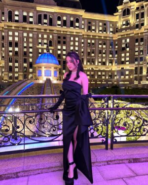 Chantel Yiu Instagram - lovely to see you again, macau✨

Styling 
@wanjansco @theclothesurgeon

Hair 
@hugopoon.hairstylist @privateisalon 

Makeup 
@mr.kingyip @kingsmakeup__ 

Wardrobe 
@nicholasthelabel