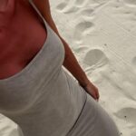 Charlène Le Mer Instagram - Le temps d’un instant 🤍 #sunset