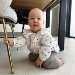 Charlène Le Mer Instagram - Bonheur 🤍 1- Des enfants heureux dans leur nouvelle salle de bain ( une petite tête d’amour ) 2- Ma beauté qui grandit beaucoup trop vite 3- Ma tornade 4- Eux 🥹 5- La campagne c’est fatiguant 💤 6- L’amour est dans le champ