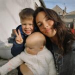 Charlène Le Mer Instagram – Une première pour moi de partir aussi loin d’eux et aussi longtemps… mais je suis fière de le faire, d’avoir saisi cette opportunité 🥹 
Mes amours, je vous aime 🤍

«  Quoi que vous puissiez vivre, vivez-le tout simplement comme une expérience destinée à vous apporter une initiation, un plus vers la connaissance et vers la découverte de vous-même » 
Hâte de partager ce voyage avec vous 🫶🏻