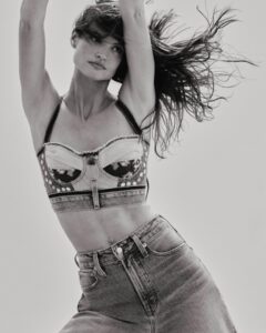 Charlbi Dean Instagram - Lost in the sauce 〰️ @madewell #ad @cassblackbird