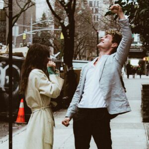 Charlbi Dean Instagram - 40°44'12.9"N 73°58'49.1"W 📍
Location of our first kiss and the location where I said yes to my boy 💍