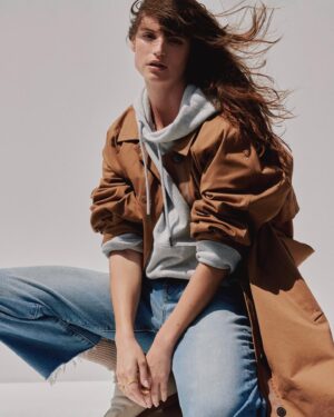 Charlbi Dean Instagram - Lost in the sauce 〰️
@madewell #ad
@cassblackbird