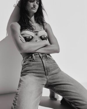 Charlbi Dean Instagram - Lost in the sauce 〰️
@madewell #ad
@cassblackbird
