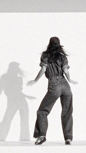 Charlbi Dean Instagram - Wickedly excited to share my partnership with @madewell for their Fall campaign 💕
When the fit hits 💥👖