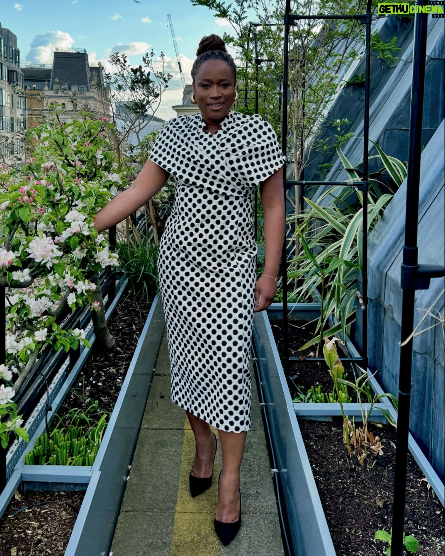 Charlene White - 4.3K Likes - Just casually hanging out on the roof of @couttsbank last night ahead of hosting a beautiful private dinner alongside @forbesfamilygroup with some very special and talented women 💖.
Dress: @karen_millen
Shoes: @reiss
Earrings: @amazon
MUA: @_shirleyannedapaah
