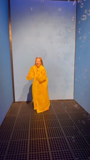 Charlie Townsend Instagram - Having so much fun at @bubbleworldexperience 💖

#dance #trend #bubbles #bubbleworldexperience #silly #trendingreels #reels #trendingdances