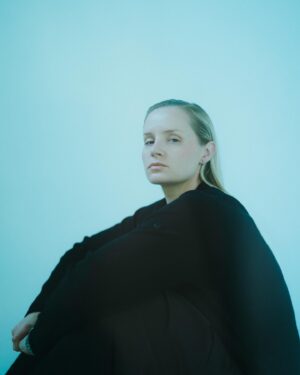 Charlotte Day Wilson Instagram - My tour dates are on sale now 🥲 Link in bio.

Alsooo hype to announce I’ll be doing limited numbers of meet & greets for those who grab ‘em first @ checkout! Excited to connect w my ppl 🩵

Photo Credits: 
Photography: @fauxly
Creative: @mellanysanchez
Photo Assistance: @joshaldecoa
Hair: @la_rubi_rubi
Studio: @betweenspace.studio