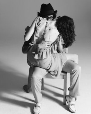 Charlotte Kemp Muhl Instagram - Watashi no ai to shin'yū no mahōtsukai otaku e, tanjōbiomedetō. Petto no arupaka to sākittobendotōsutā o atsumete noizushinse ni shite, zonbi mokushiroku de anata to issho ni tsurīhausu o tatetaidesu 🎂🤍🎉