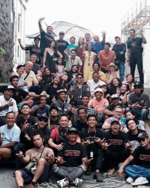 Charlotte Vega Instagram - Well what an extraordinary few weeks, my heart is so full. Thank you so much to every single one of you for making this such a special experience and for making me feel so welcome. TERIMAKASIH ❤️‍🔥 love you all
Warpath directed by the wonderful @liamodin coming soon 💥
