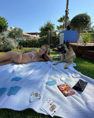 Charlotte Vega Instagram - Just a pool day with my bestie