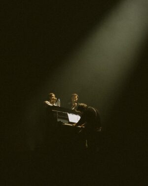 Charlotte Cardin Instagram - MONTREAL NIGHT 1. Je retiens encore mes larmes, je n’oublierai jamais ce moment avec vous. À ce soir :,)