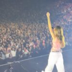 Charlotte Cardin Instagram - MONTREAL NIGHT 1. Je retiens encore mes larmes, je n’oublierai jamais ce moment avec vous. À ce soir :,)