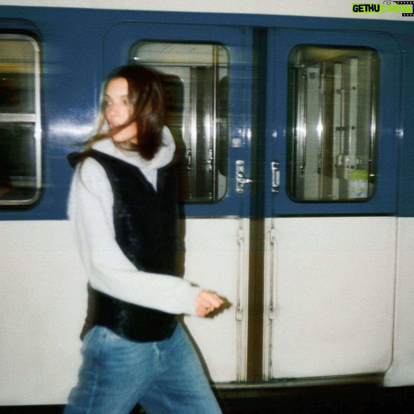 Charlotte Cardin Instagram - 'Une Semaine à Paris' !!!! mini EP en français !!!! vendredi prochain