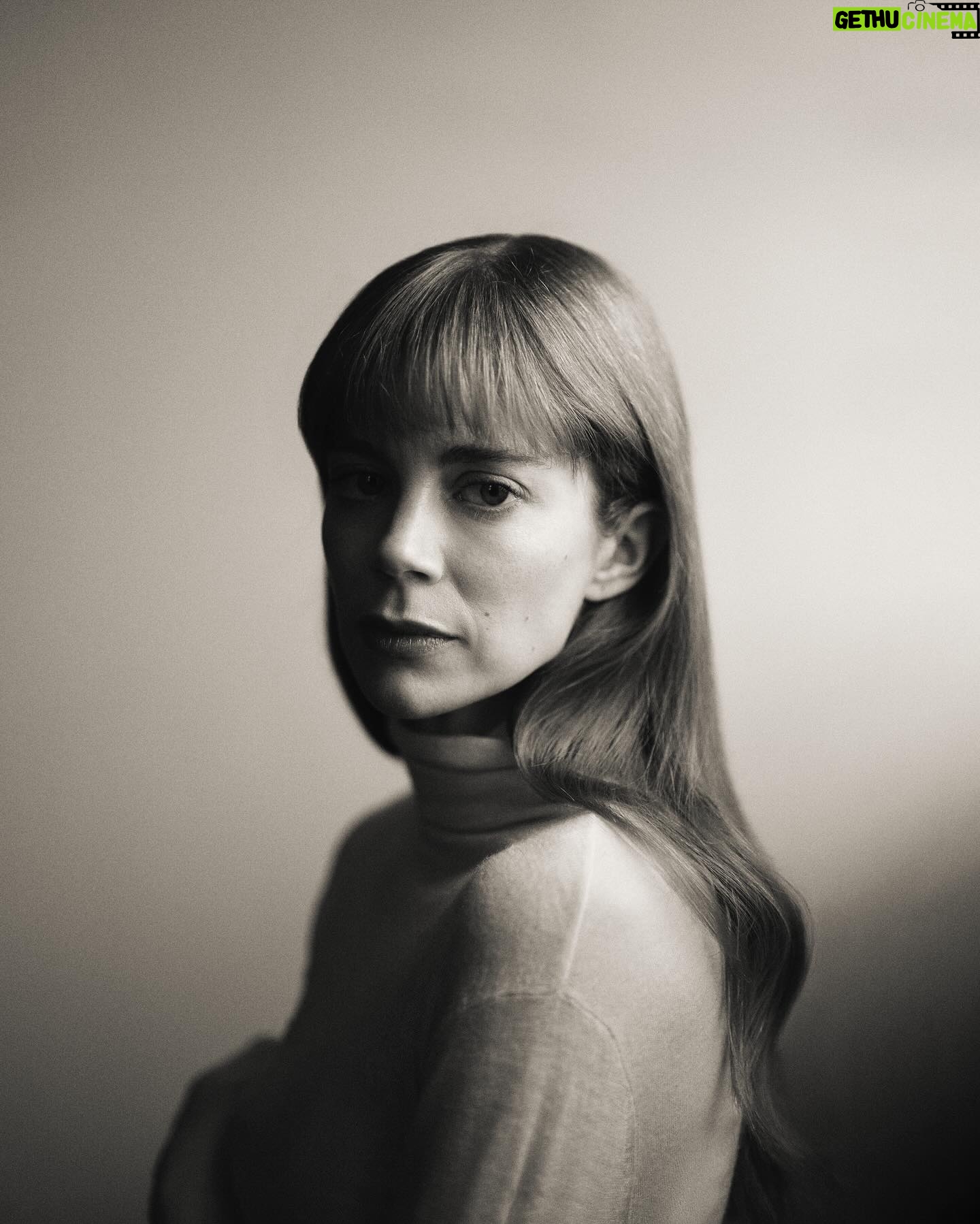 Charlotte Hope Instagram - 📸@livingstonehazzer @vellismakeupandhair (my faves)