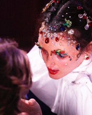 Charlotte Le Bon Instagram - Je suis une fée bourée 🧚🏽‍♀️ 

Brought to you by @charlesdevilmorin 
Glitter madness and prosthetics by @lisamchlik 

Go check his little movie REPUGNANTAM 🌹
📸 @guillaume_plas