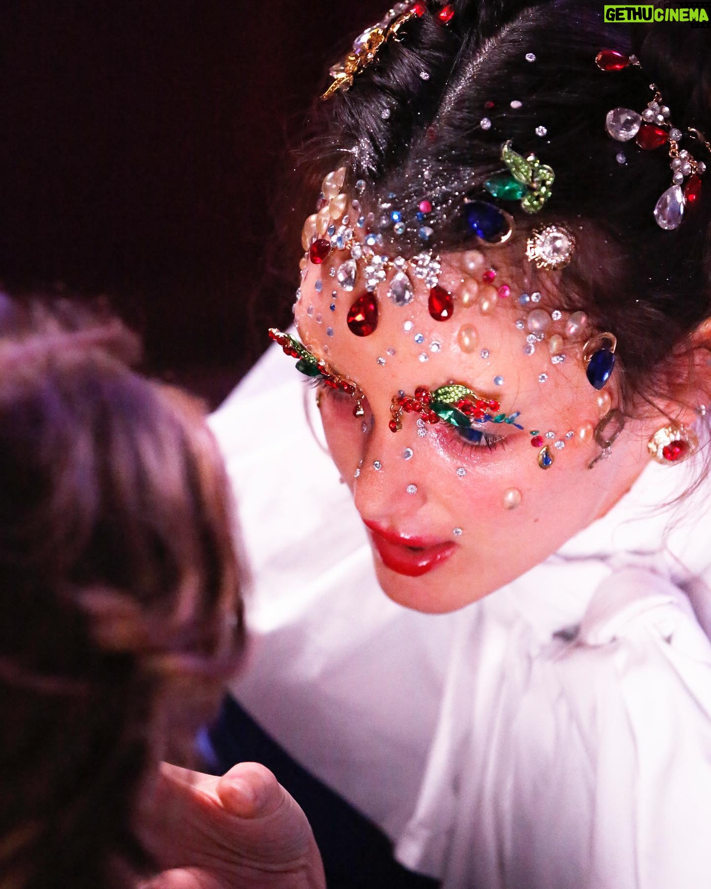 Charlotte Le Bon - 11.6K Likes - Je suis une fée bourée 🧚🏽♀️
Brought to you by @charlesdevilmorin
Glitter madness and prosthetics by @lisamchlik
Go check his little movie REPUGNANTAM 🌹
📸 @guillaume_plas