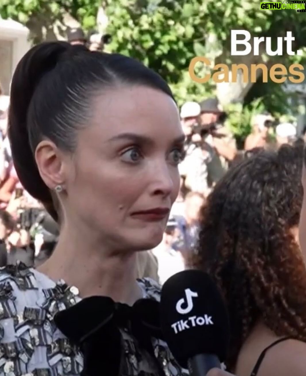 Charlotte Le Bon - 8.8K Likes - Cannes étincelant ✨ Grâce à mon @celinesallette magique et son NIKI en 🔥 de joie
Si hâte à la suite ❤️🔥