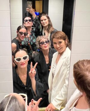 Charlotte Le Bon Instagram - Cannes étincelant ✨ Grâce à mon @celinesallette magique et son NIKI en 🔥 de joie
Si hâte à la suite ❤️‍🔥