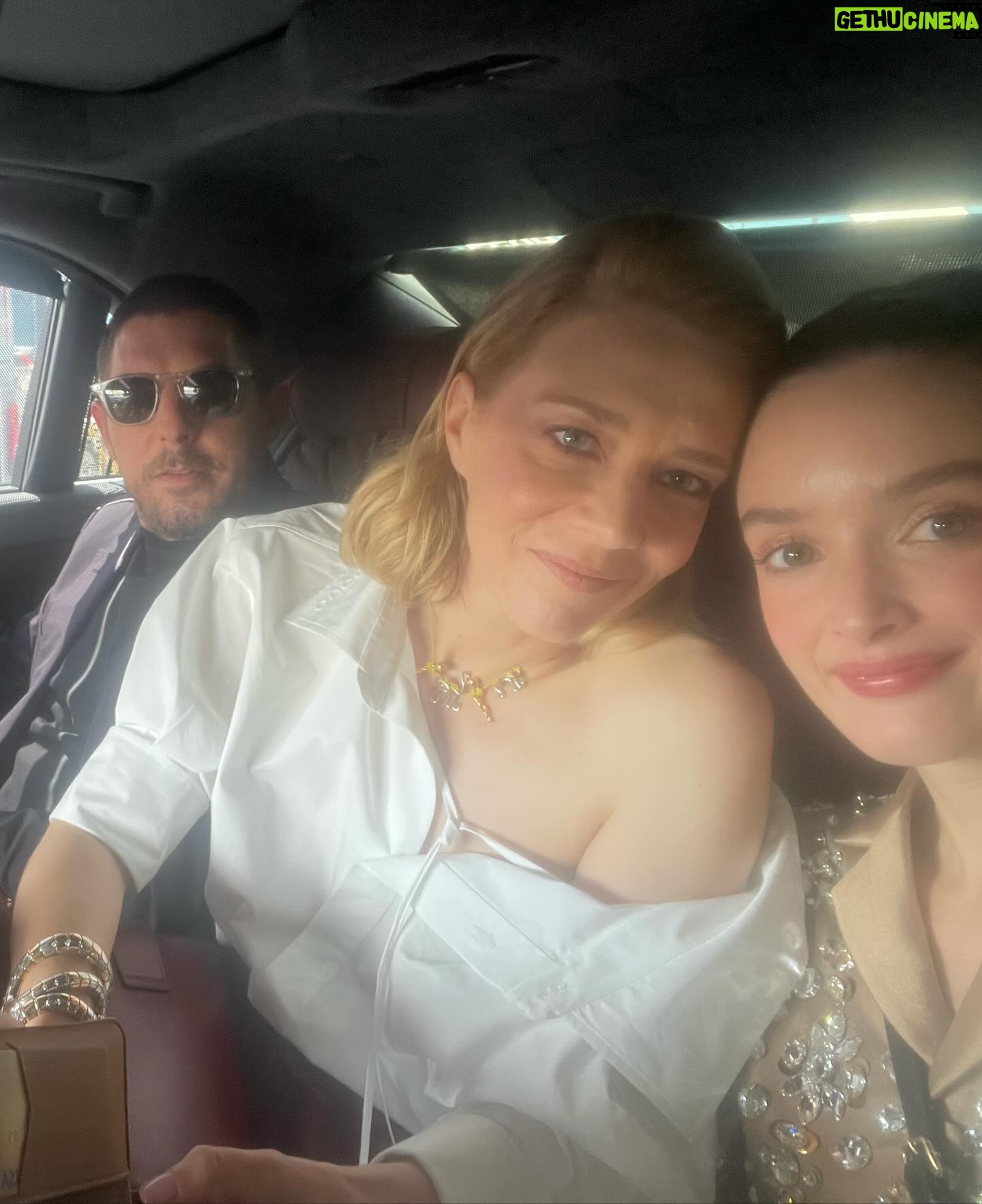 Charlotte Le Bon - 8.8K Likes - Cannes étincelant ✨ Grâce à mon @celinesallette magique et son NIKI en 🔥 de joie
Si hâte à la suite ❤️🔥