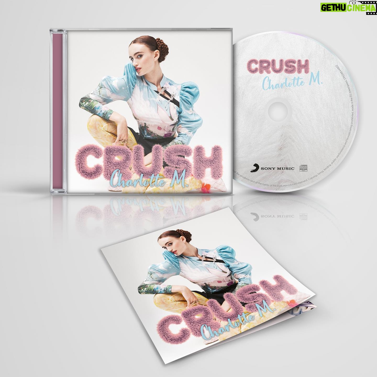 Charlotte M. Instagram - Non sono emozionata, di più!🩷Il 15 settembre uscirà il mio EP “Crush”, ma potete già PRE-ORDINARLO nel LINK in BIO…AAAA sono felicissimaaaa!!🌻