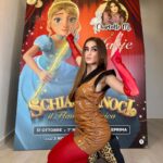 Charlotte M. Instagram - Vi aspetto il 31 ottobre per l’anteprima de #loschiaccianocieilflautomagico !!❤️per avere il biglietto il 30 ottobre solamente i primi 70 che riusciranno a arrivare nella biglietteria del Notorious Cinemas Centro Sarca a Milano lo avranno!❤️E nello stesso cinema il 31 vedremo il film insieme…altrimenti dal 3 NOVEMBRE #SoloAlCinema !! P.S. venite con i costumi di Halloween 🎃 Super grata di tutto ciò!!!😍