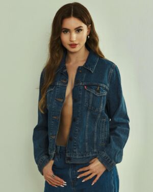 Charlotte M. Instagram - In my comfy jeans