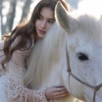 Charlotte M. Instagram – Con essenziali parole, il cavallo è la prospettiva della nostra realtà…