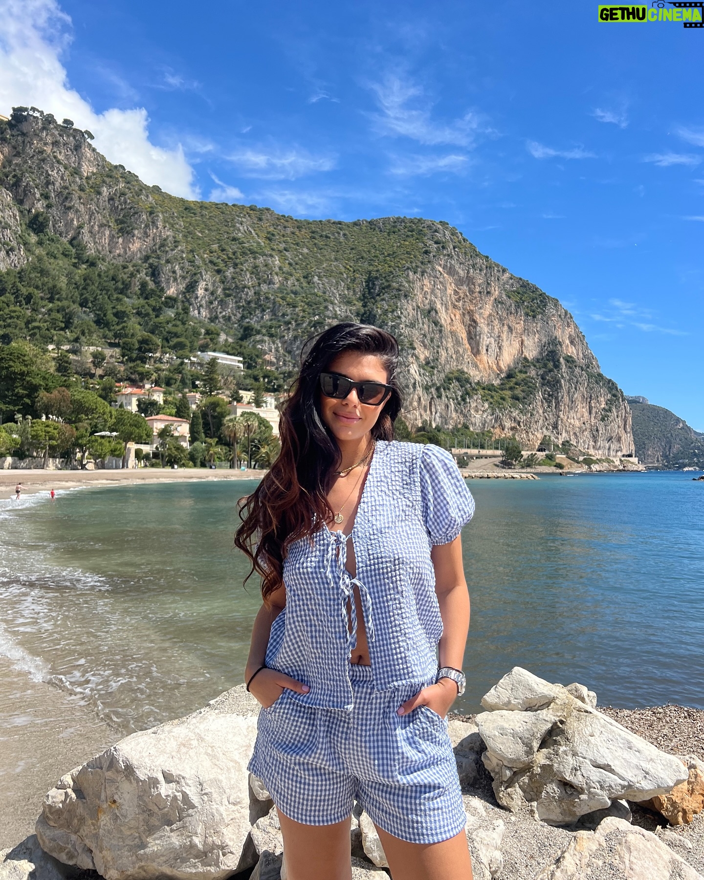Charlotte Mint Instagram - A friday morning in the french riviera☀️