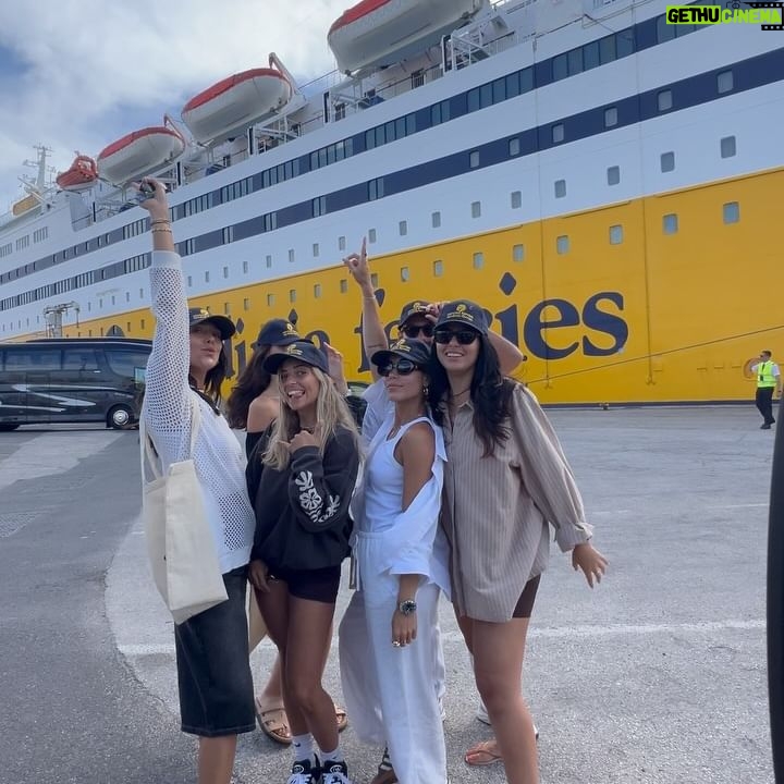 Charlotte Mint - 4K Likes - CORSICA ON ARRIVE ⚓️🌊🫧