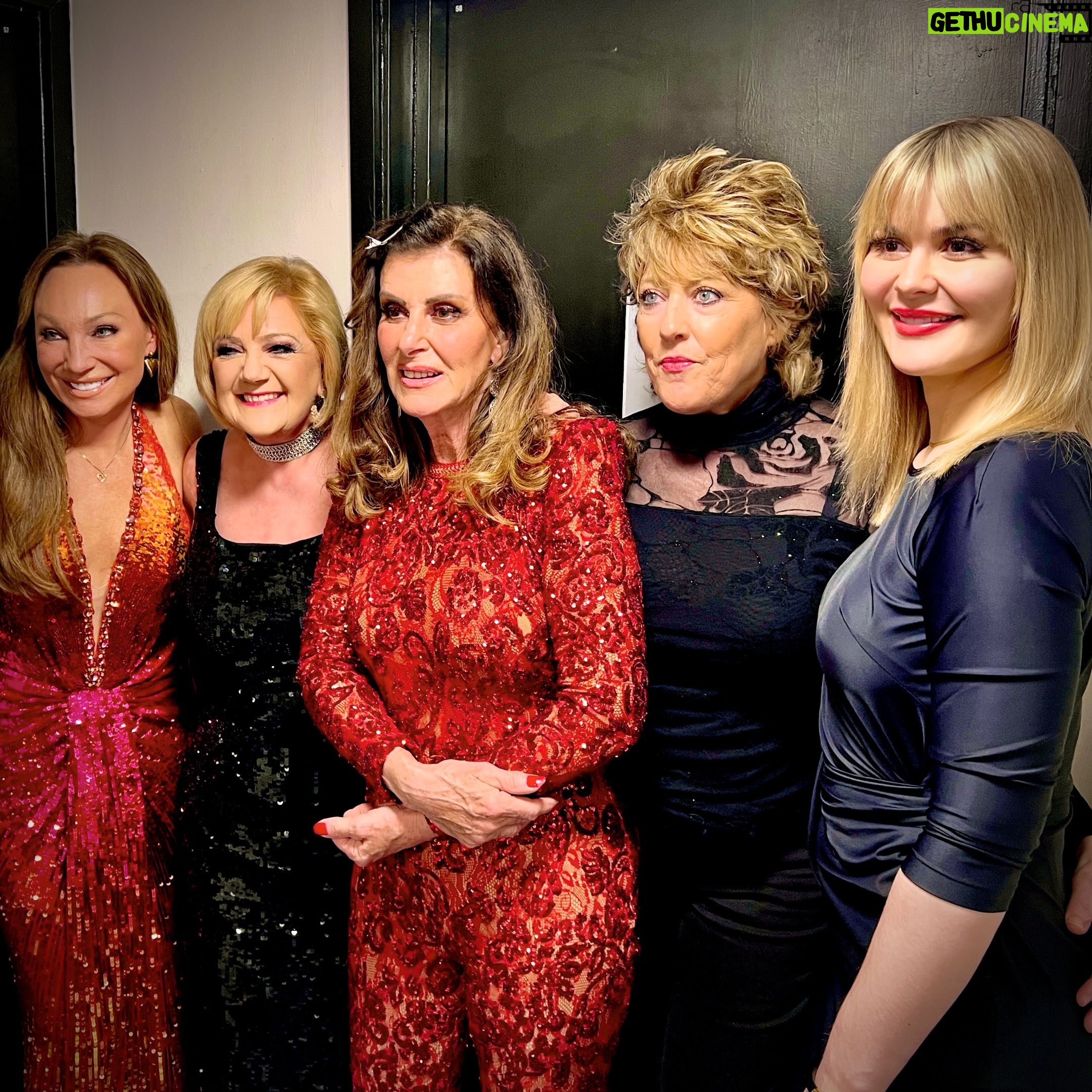 Charlotte Perrelli Instagram - What a fantastic time we had at @brighton_dome on Saturday for our ABBA Gold show, celebrating 50 years since ABBA won @eurovision at the same venue. We performed together with the huge @brightongmc and a live band! I thoroughly enjoyed every minute and it was an honour to share the stage with these wonderful #eurovision friends โค๏ธ @laperrelli ๐ธ๐ช @nickifrenchofficial ๐ฌ๐ง @lindamartineurovision92 ๐ฎ๐ช @katrina_leskanich ๐ฌ๐ง @emmeliedeforest ๐ฉ๐ฐ ๐ธ @mainstagemgt Not in picture: @manszelmerlow ๐ธ๐ช