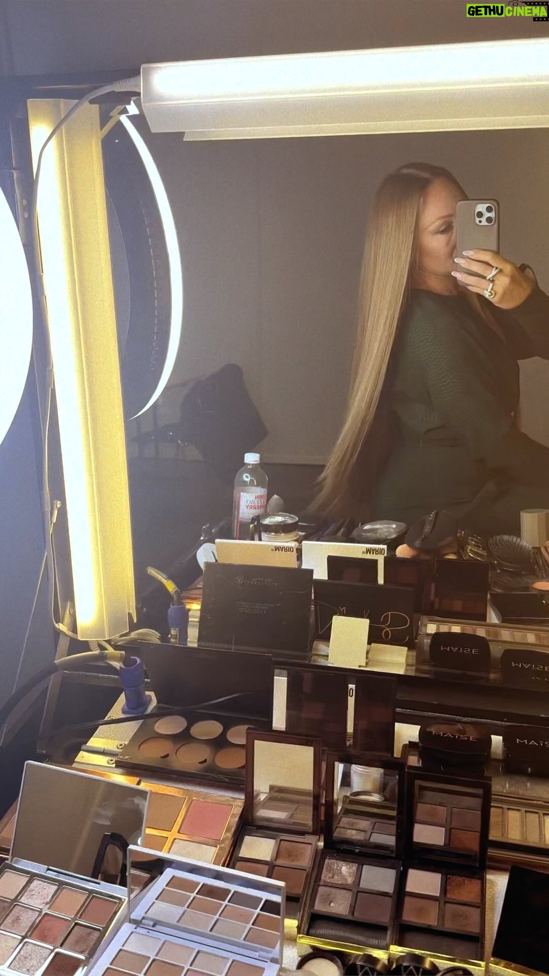 Charlotte Perrelli Instagram - Någonting jag vet att ni tycker är roligt är “Behind The Scenes”! Unfortunately…. We did it in Swedish. Sorry for that English speaking followers…🙈#eurovision #eurovisionsongcontest #2024 #dresses #stage #behindthescenes