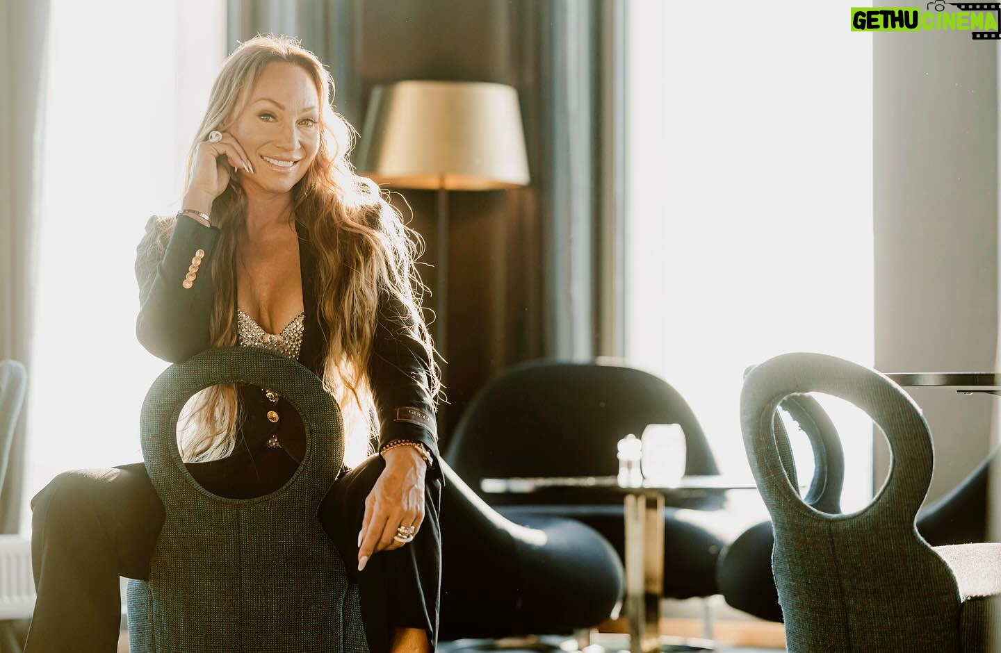 Charlotte Perrelli Instagram - Good morning, a new day!! Photo @jimmywixtrom @makeup @mattiasstafsing @lernbergerstafsing @artistbolaget_stockhouse @engelbertstockholm