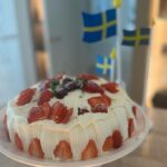 Charlotte Perrelli Instagram - Sveriges Nationaldag!!! Då bakar vi tårta och firar. Såklart! ♥️🇸🇪 #tårta #sverigesnation#tårta #baka