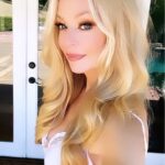 Charlotte Ross Instagram - Be kind… for everyone you meet is fighting a battle you know nothing about.. #bekind #empathyforothers #compassion #everyonehasastory #bebrave #inspiration #knowyourworth #youcandoit