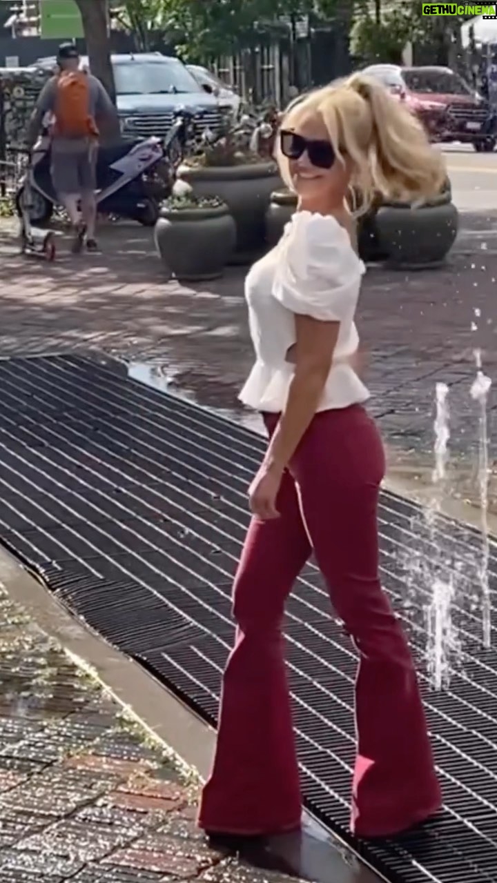 Charlotte Ross Instagram - Such a fun weekend at the Aspen Food & Wine festival! π· ππ΄π π₯Ύ I think Iβll be drinking only water this week βΊοΈπ€·ββοΈπ #aspen #aspenfoodandwine