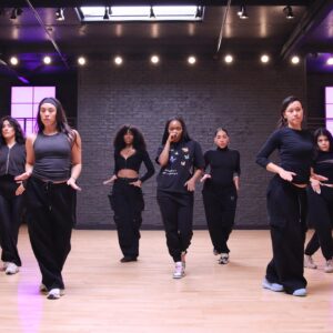 Charm La'Donna Instagram - Some BTS from when I choreographed @meghantrainor’s TikTok Live performance 💗 love this group 🫂

Dancers: 
@fatherteresaa 
@valvaldiviez 
@cruzwithashley 
@aleximagna 
@christinakimdavis_ 
@bfongg
