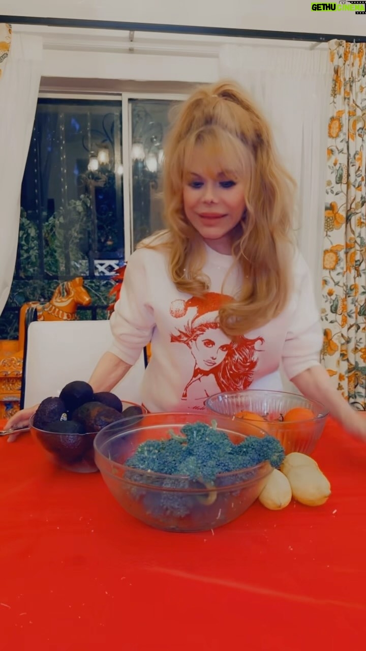 Charo - 3.8K Likes - Hola Amigos I want to Share With You How to Lost your Baby Fat. Before The Holydays Celebrations . Work For Me . I Hope That Work For You . I Love You All . Besos . #charo #cuchicuchi #veggies #cooking #holiday #happyholidays #christmas #season #happy #vegan #healthyfood #healthylifestyle #food #style #fiesta #cute #santa #love #fyp #foryou #foryoupage #FelizNavidad