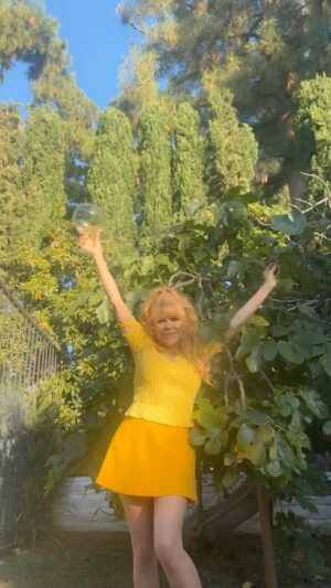 Charo Instagram - :Hola Amigos . I Want To Share With You This Momento With My Friend 
The Spanish HIGUERA  . This Season She Give Higos To Everyone and She Deserve a Party . Viva La Naturaleza  OLE !  I Love You All . Besos . #charo #figs #cuchicuchi #september #tree #mothernature #hot #fun #explorepage #fyp #forypupage #foryou  #party #yellow #cute #nature #love #squirrels #eating #foodie #vegan #vegatarian #fruits #delicious #camp
