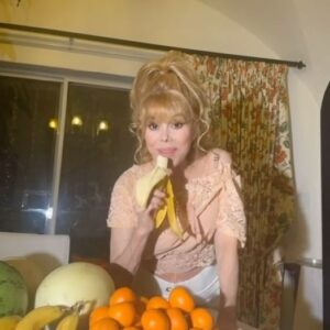 Charo Instagram - Hola Amigos I want to Remain You Again that a Piece of fruit at Day Keep Your Cuchi - Cuchi. Awake  . I Hope you Like my Dieta  I Love You All Besos. #charo  #cuchicuchi #fruity #delious #fruit #healthylifestyle #health #healthyliving #vitamin #vitaminas #minerals #fyp #foryourpage #foryou #fun #living #vegetarian #foodie  #loveyou