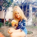Charo Instagram - Hola Amigos l want to share with You an Easy and Healthy Dessert There’s Nothing Like Nature PS . Don’t forget to add a little pinch of Canela. I Hope you Like It . I Love You All . Besos . #charo #cuchuchi #fruits #sweets #mothernature #earthday #healthyrecipes #healthyfood #health #growing #nature dessert #fun #fyp #foryou #love #foryoupage #vegan #fruity #workout #loveyou